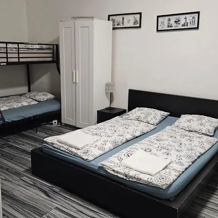 Small In Downtown For Groups Apartman Prága